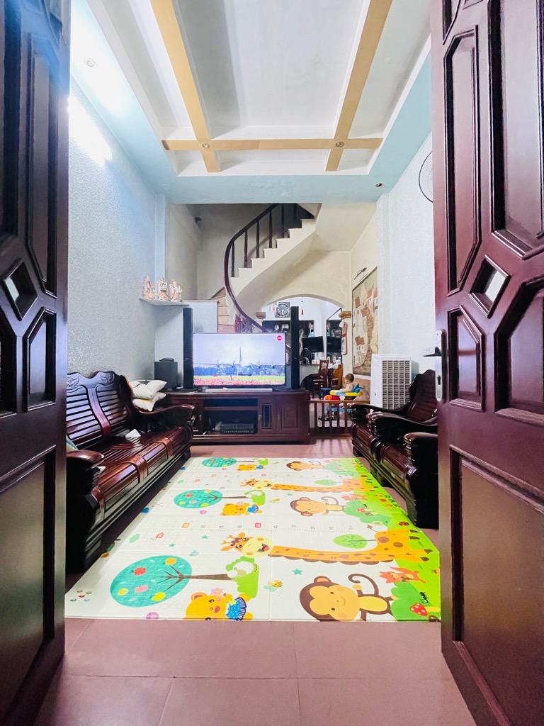 PHỐ TRẦN CUNG – NHÀ DÂN XÂY 2 THOÁNG, NGÕ NÔNG, GẦN PHỐ, Ô TÔ FADILL VÀO NHÀ.